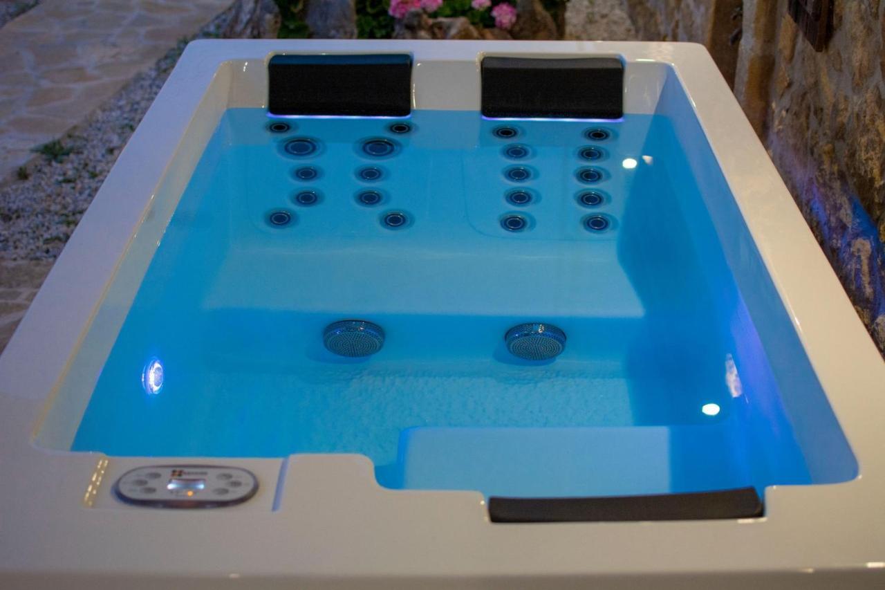 Pamelas House With Jacuzzi Kissamos Exterior photo